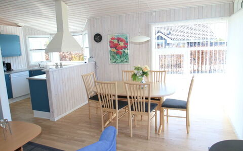 Aaran - 300M from the Sea: Blauw, Struik, Verblijf, Groundcover, Tuin, Landgoed, Schaduw, Landscaping, Boerderij, Eco Hotel