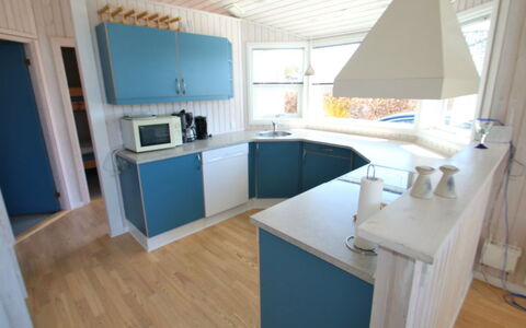 Aaran - 300M from the Sea: Blauw, Struik, Verblijf, Groundcover, Tuin, Landgoed, Schaduw, Landscaping, Boerderij, Eco Hotel