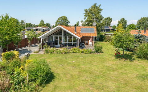 Kaike - 100M from the Sea: Blauw, Struik, Verblijf, Groundcover, Tuin, Landgoed, Schaduw, Landscaping, Boerderij, Eco Hotel