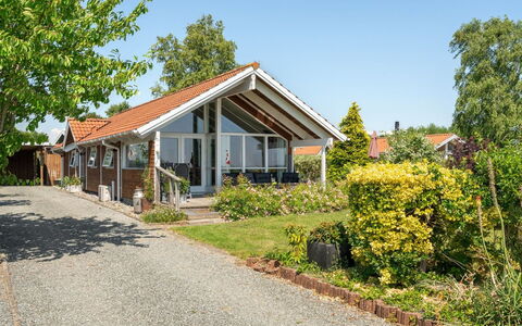 Kaike - 100M from the Sea: Blauw, Struik, Verblijf, Groundcover, Tuin, Landgoed, Schaduw, Landscaping, Boerderij, Eco Hotel