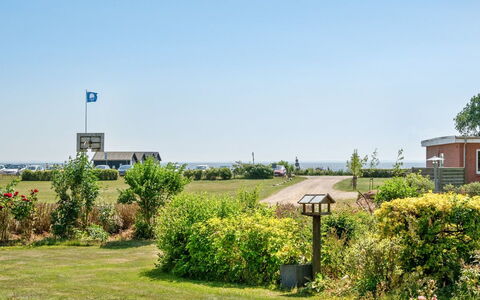 Kaike - 100M from the Sea: Blauw, Struik, Verblijf, Groundcover, Tuin, Landgoed, Schaduw, Landscaping, Boerderij, Eco Hotel