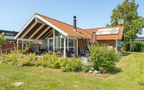 Kaike - 100M from the Sea: Blauw, Struik, Verblijf, Groundcover, Tuin, Landgoed, Schaduw, Landscaping, Boerderij, Eco Hotel