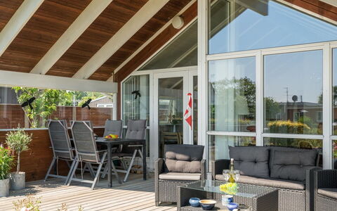Kaike - 100M from the Sea: Blauw, Struik, Verblijf, Groundcover, Tuin, Landgoed, Schaduw, Landscaping, Boerderij, Eco Hotel