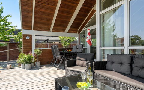 Kaike - 100M from the Sea: Blauw, Struik, Verblijf, Groundcover, Tuin, Landgoed, Schaduw, Landscaping, Boerderij, Eco Hotel