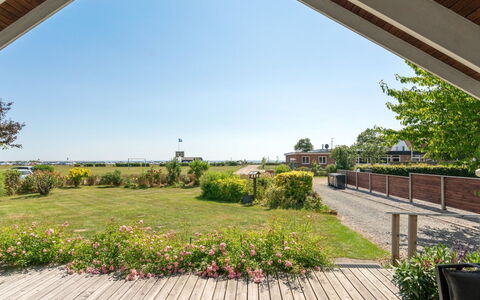 Kaike - 100M from the Sea: Blauw, Struik, Verblijf, Groundcover, Tuin, Landgoed, Schaduw, Landscaping, Boerderij, Eco Hotel