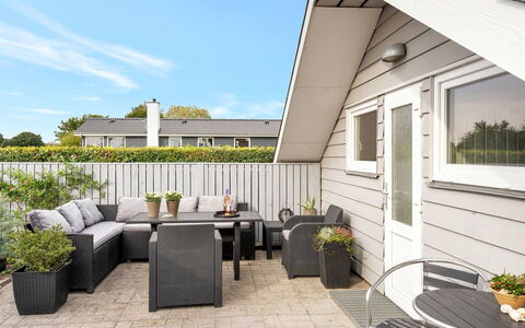 Josef - 500M from the Sea: Meubilair, Interieur Ontwerp, Stoel, Flooring, Tafel, Toevlucht, Verdieping, Plafond, Kamer, Eco Hotel