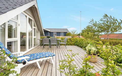 Josef - 500M from the Sea: Meubilair, Interieur Ontwerp, Stoel, Flooring, Tafel, Toevlucht, Verdieping, Plafond, Kamer, Eco Hotel