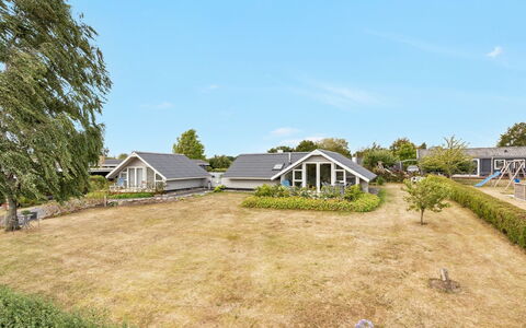 Josef - 500M from the Sea: Meubilair, Interieur Ontwerp, Stoel, Flooring, Tafel, Toevlucht, Verdieping, Plafond, Kamer, Eco Hotel