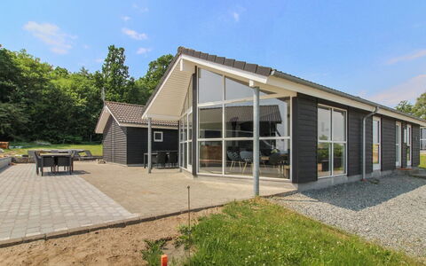 Clea - 200M from the Sea: Hout, Dak, Architectuur, Huis, Huis, Verblijf, Siding, Hardwood, Helling, Landgoed