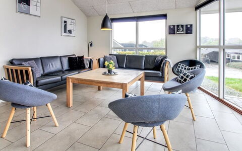 Clea - 200M from the Sea: Hout, Dak, Architectuur, Huis, Huis, Verblijf, Siding, Hardwood, Helling, Landgoed