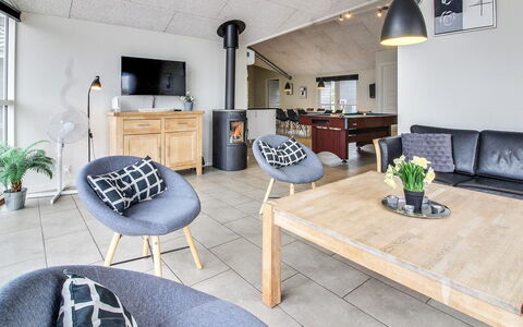 Clea - 200M from the Sea: Hout, Dak, Architectuur, Huis, Huis, Verblijf, Siding, Hardwood, Helling, Landgoed