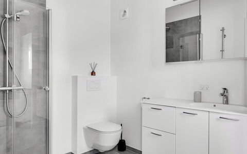 Klarin - 350M from the Sea: Flooring, Verdieping, Interieur Ontwerp, Badkamer, Loodgieterswerkinrichting, Muur, Wastafel In De Badkamer, Wastafel, Badkamerkast, Kraan