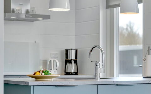 Klarin - 350M from the Sea: Countertop, Keuken, Interieur Ontwerp, Toestel Van De Keuken, Meubilair, Cabinetry, Flooring, Loodgieterswerkinrichting, Kraan, Huis