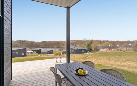 Klarin - 350M from the Sea: Hout, Samengesteld Materiaal, Veranda, Dek, Hardwood, Plank, Schaduw, Beits, Outdoor Structuur, Patio