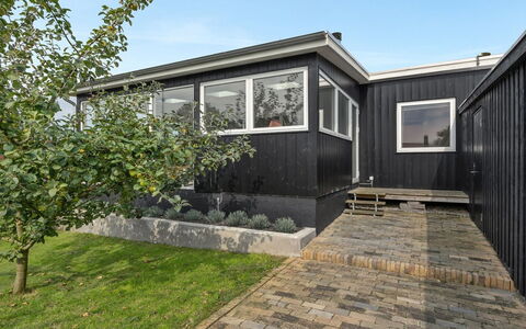 Albricus - 250M from the Sea: Dak, Huis, Huis, Verblijf, Siding, Landgoed, Oprit, Garden Gebouwen, Werf, Schuur