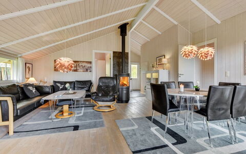 Hwiting - 200M from the Sea: Dak, Huis, Huis, Verblijf, Deur, Siding, Dek, Veranda, Plank, Hardwood
