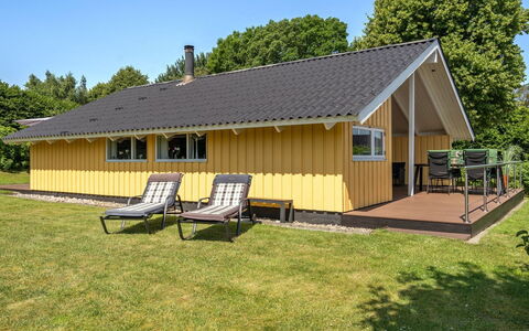 Hwiting - 200M from the Sea: Dak, Huis, Huis, Verblijf, Deur, Siding, Dek, Veranda, Plank, Hardwood