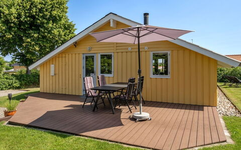 Hwiting - 200M from the Sea: Dak, Huis, Huis, Verblijf, Deur, Siding, Dek, Veranda, Plank, Hardwood