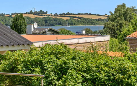 Hwiting - 200M from the Sea: Dak, Huis, Huis, Verblijf, Deur, Siding, Dek, Veranda, Plank, Hardwood