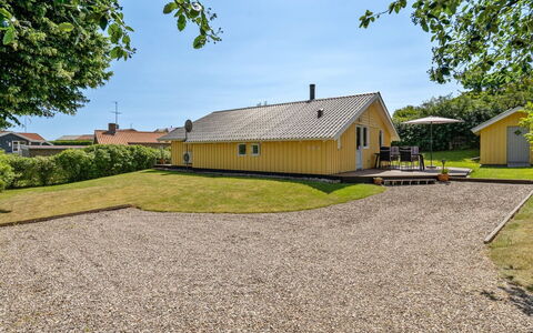 Hwiting - 200M from the Sea: Dak, Huis, Huis, Verblijf, Deur, Siding, Dek, Veranda, Plank, Hardwood