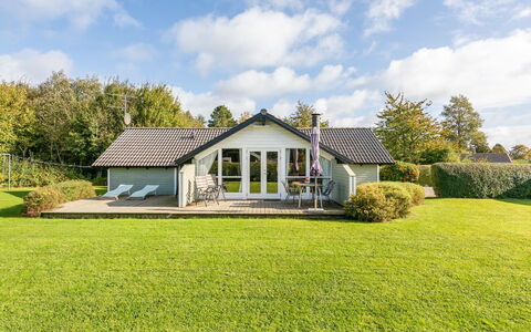 Joona - 600M from the Sea: Dak, Huis, Huis, Verblijf, Deur, Siding, Dek, Veranda, Plank, Hardwood