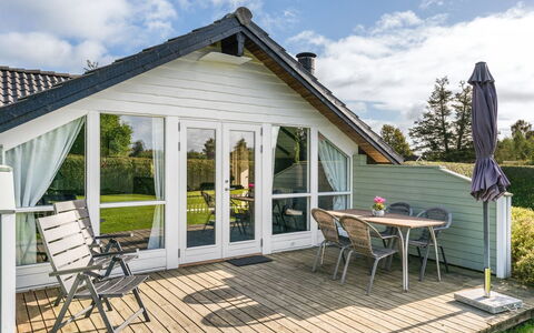 Joona - 600M from the Sea: Dak, Huis, Huis, Verblijf, Deur, Siding, Dek, Veranda, Plank, Hardwood