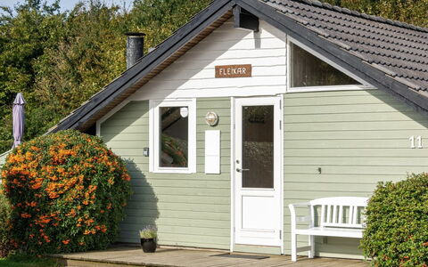 Joona - 600M from the Sea: Dak, Huis, Huis, Verblijf, Deur, Siding, Dek, Veranda, Plank, Hardwood