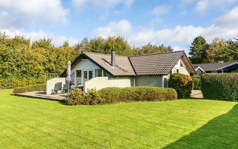 Joona - 600M from the Sea: Dak, Huis, Huis, Verblijf, Deur, Siding, Dek, Veranda, Plank, Hardwood