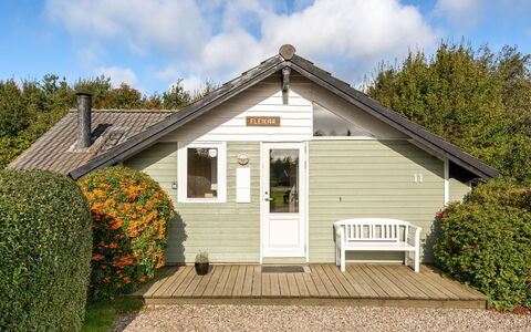 Joona - 600M from the Sea: Dak, Huis, Huis, Verblijf, Deur, Siding, Dek, Veranda, Plank, Hardwood