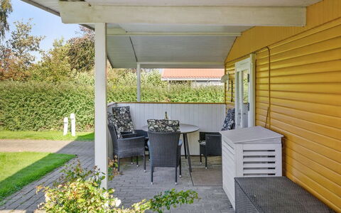 Nane - 80M from the Sea: Woongebied, Dak, Voorstad, Oprit, Landgoed, Schoorsteen