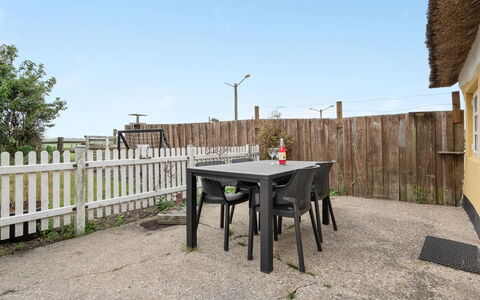 Miko - 19Km from the Sea: Gras, Grasland, Landschap, Ecoregio, Plain, Plantengemeenschap, Land Lot, Buitenmeubels, Prairie, Shrubland