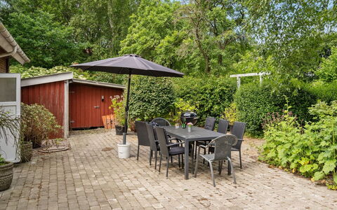 Jonni - 15Km from the Sea: Dak, Huis, Huis, Verblijf, Deur, Siding, Landgoed, Gazon, Werf, Veranda