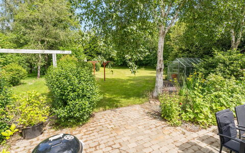 Jonni - 15Km from the Sea: Dak, Huis, Huis, Verblijf, Deur, Siding, Landgoed, Gazon, Werf, Veranda
