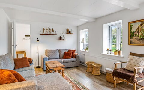Dolfine - 15Km from the Sea: Dak, Huis, Land Lot, Huis, Verblijf, Landgoed, Garden Gebouwen, Schaduw, Blokhut, Landscaping