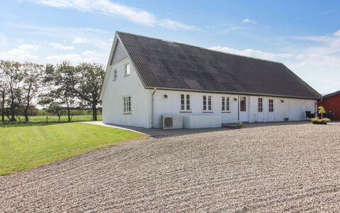 Dolfine - 15Km from the Sea: Dak, Huis, Land Lot, Huis, Verblijf, Landgoed, Garden Gebouwen, Schaduw, Blokhut, Landscaping