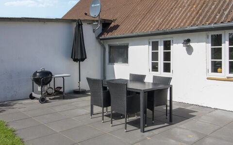 Dolfine - 15Km from the Sea: Dak, Huis, Land Lot, Huis, Verblijf, Landgoed, Garden Gebouwen, Schaduw, Blokhut, Landscaping