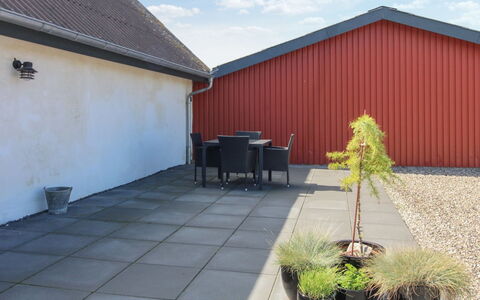 Dolfine - 15Km from the Sea: Dak, Huis, Land Lot, Huis, Verblijf, Landgoed, Garden Gebouwen, Schaduw, Blokhut, Landscaping