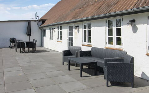 Dolfine - 15Km from the Sea: Dak, Huis, Land Lot, Huis, Verblijf, Landgoed, Garden Gebouwen, Schaduw, Blokhut, Landscaping