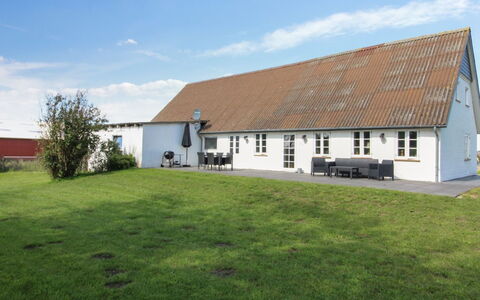 Dolfine - 15Km from the Sea: Dak, Huis, Land Lot, Huis, Verblijf, Landgoed, Garden Gebouwen, Schaduw, Blokhut, Landscaping
