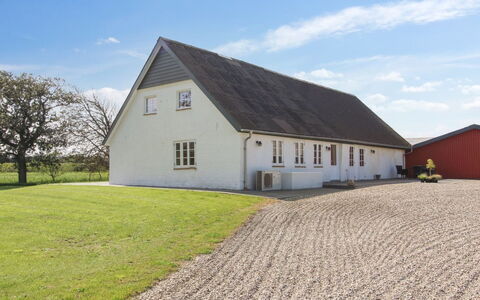 Dolfine - 15Km from the Sea: Dak, Huis, Land Lot, Huis, Verblijf, Landgoed, Garden Gebouwen, Schaduw, Blokhut, Landscaping