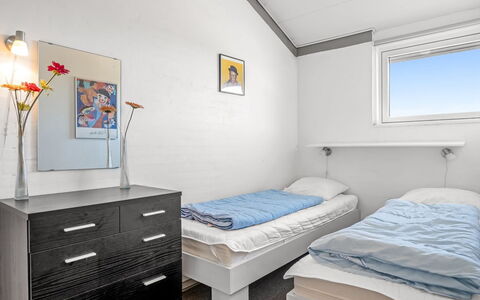 Soufiane - 100M from the Sea: Verdieping, Slaapkamer, Flooring, Interieur Ontwerp, Plafond, Bed, Kamer, Meubilair, Laken, Bedding