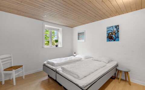 Merrit - 4.6Km to the Fjord: Hout, Verdieping, Interieur Ontwerp, Flooring, Slaapkamer, Plafond, Bed, Huis, Meubilair, Bedding