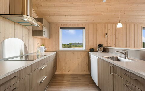 Clement - 500M to the Fjord: Hout, Flooring, Keuken, Beits, Hardwood, Countertop, Multiplex, Plank, Houten Vloer, Cabinetry