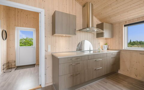 Clement - 500M to the Fjord: Hout, Plafond, Flooring, Verdieping, Interieur Ontwerp, Keuken, Huis, Countertop, Lichte Inrichting, Toestel Van De Keuken