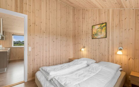Clement - 500M to the Fjord: Hout, Plafond, Verdieping, Interieur Ontwerp, Flooring, Slaapkamer, Beits, Hardwood, Bed, Kamer