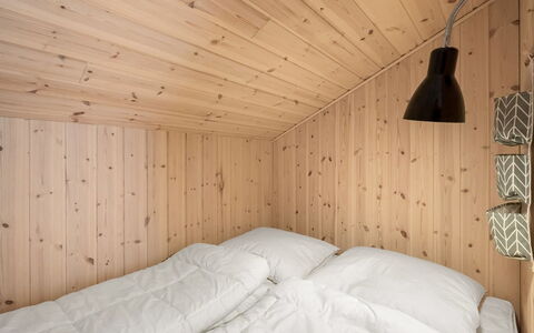 Clement - 500M to the Fjord: Muur, Hout, Flooring, Slaapkamer, Verdieping, Interieur Ontwerp, Plafond, Bed, Kamer, Meubilair