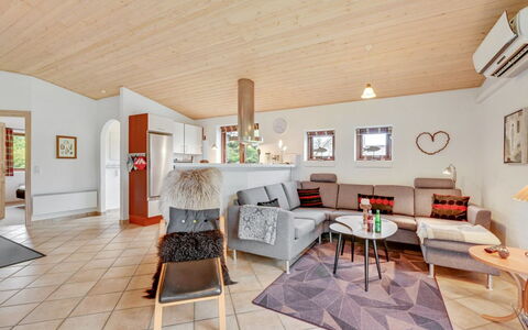 Rika - 525M to the Fjord: Dak, Huis, Huis, Verblijf, Siding, Landgoed, Oprit, Garden Gebouwen, Werf, Schuur
