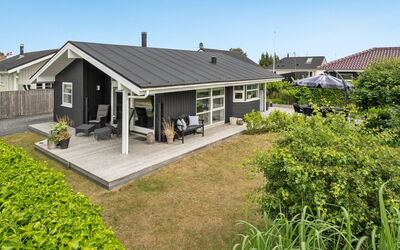 Sjarlotte - 100M from the Sea