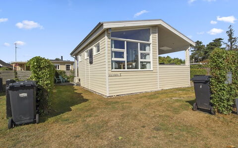 Emmik - 150M from the Sea: Huis, Verblijf, Veranda, Siding, Boerderij, Outdoor Structuur