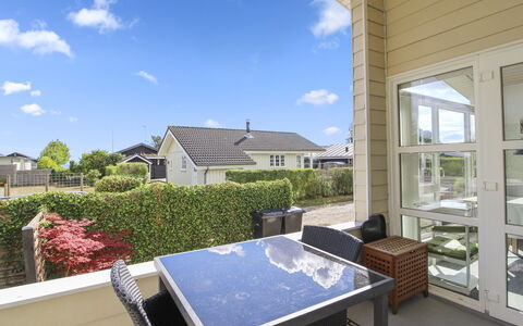 Emmik - 150M from the Sea: Huis, Verblijf, Veranda, Siding, Boerderij, Outdoor Structuur